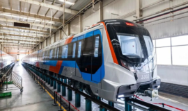 津静市域（郊）铁路首列电动客车进驻梨园头车辆段 