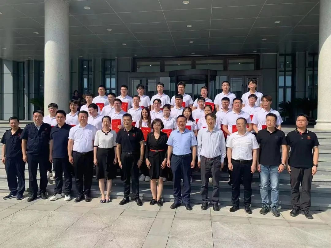 天津市颁发全国首张智能制造专业技术等级证书和职称认定证书