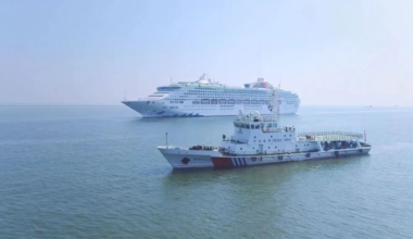 天津海事部门全力保障“梦想”号邮轮安全靠泊天津国际邮轮母港