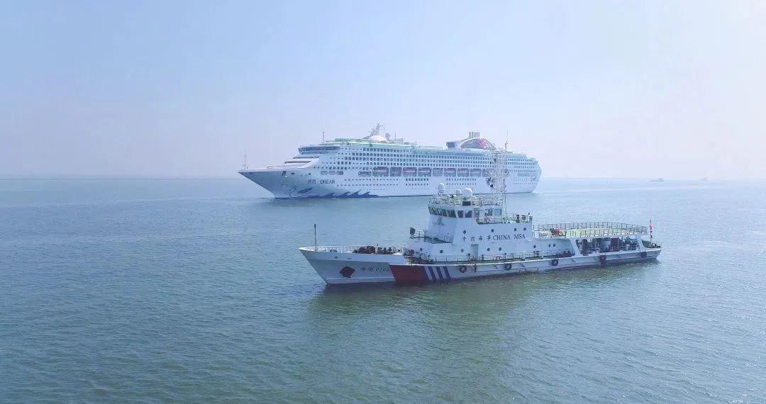 天津海事部门全力保障“梦想”号邮轮安全靠泊天津国际邮轮母港