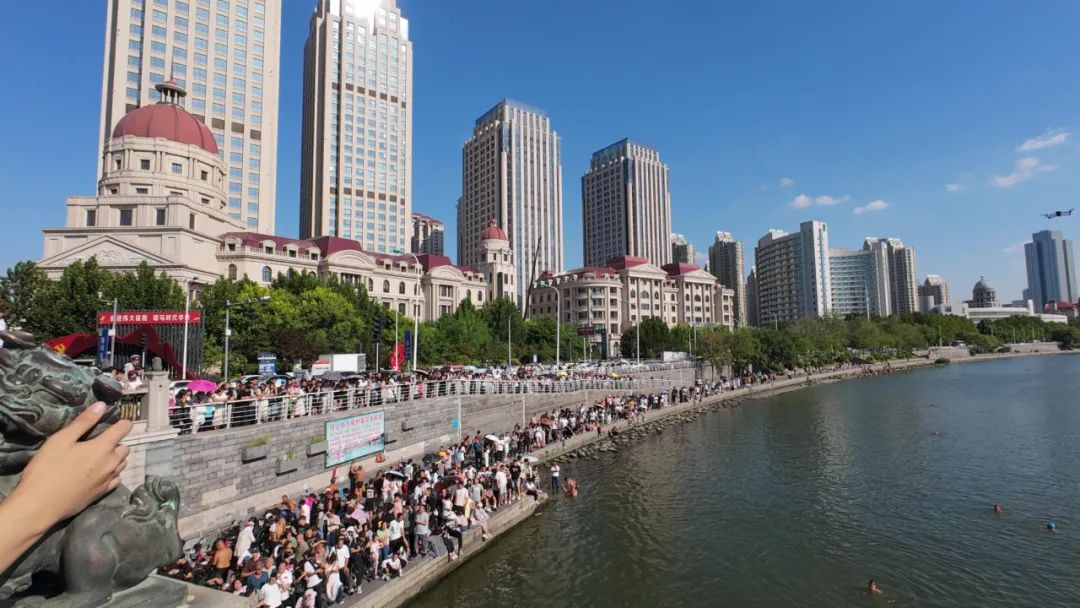 “天津8A级景区”天津跳水大爷火爆出圏