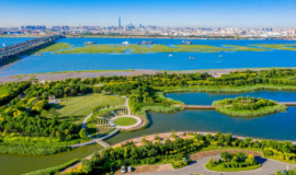 中新天津生态城 盐碱荒滩如何长出美丽海湾