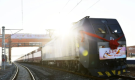 天津中欧班列发挥海铁联运特色优势 海陆交汇处  钢铁丝路通天下