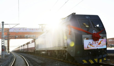 天津中欧班列发挥海铁联运特色优势 海陆交汇处  钢铁丝路通天下