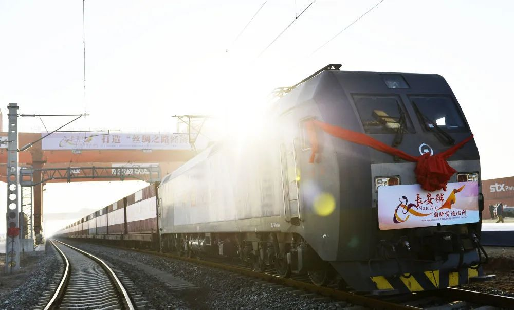 天津中欧班列发挥海铁联运特色优势 海陆交汇处  钢铁丝路通天下
