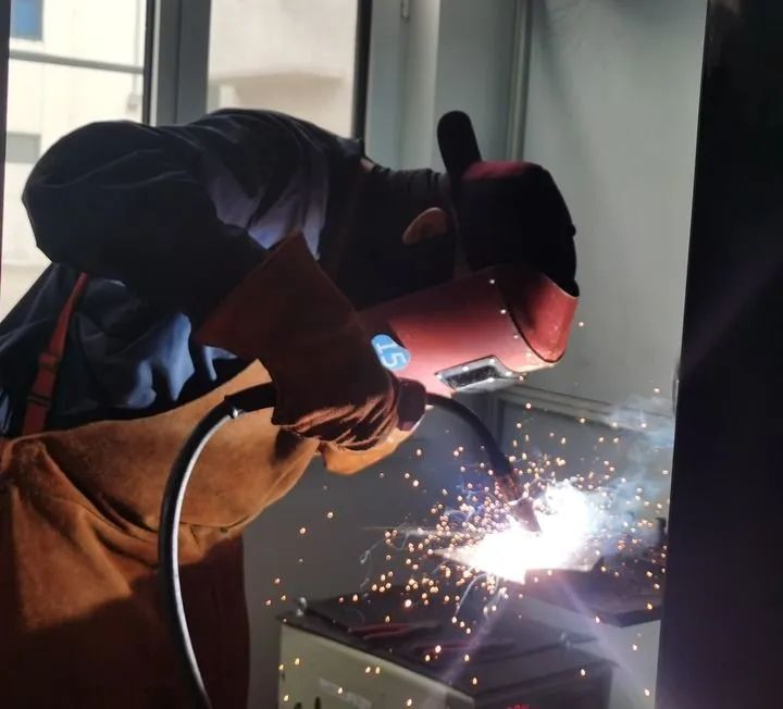 临时工工资属于工资薪金还是劳务报酬？