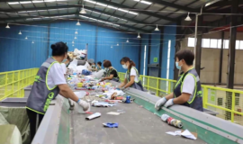 实行“反向开票”的资源回收企业，能否按规定就“反向开票”部分对应的销售额享受资源综合利用产品和劳务增值税即征即退政策