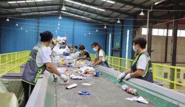 实行“反向开票”的资源回收企业，能否按规定就“反向开票”部分对应的销售额享受资源综合利用产品和劳务增值税即征即退政策